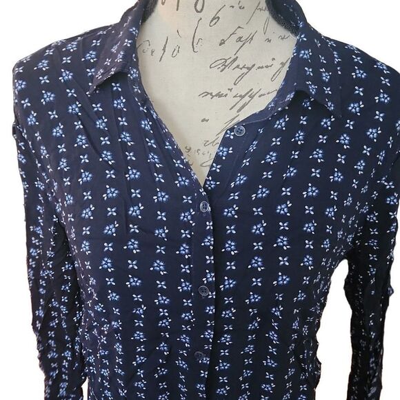 MAURICES Button Down Criss Cross Cut Out Sleeve Top - Picture 4 of 8